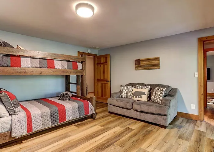 Hidden Haven - Steamy Hot Tub Wifi Pet-Friendly