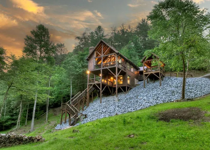 Your Happy Place - Riverfront - Private Hot Tub - Outdoor Lounge W Fireplace + Tv