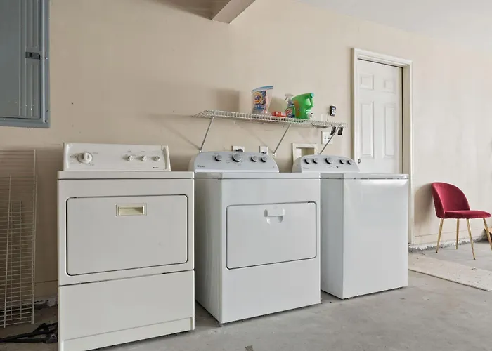 Pool And Patio, 8 Minutes From Mall Of Georgia!