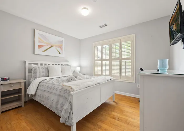 Pool And Patio, 8 Minutes From Mall Of Georgia!