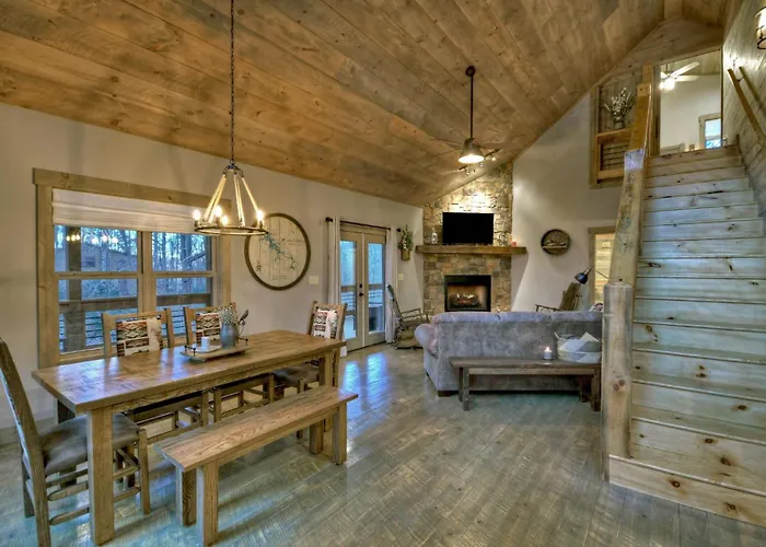 Holly Berry Hill - Walk To Lake Nottely, Unwind In The Hot Tub & Enjoy S'Mores Under The Stars
