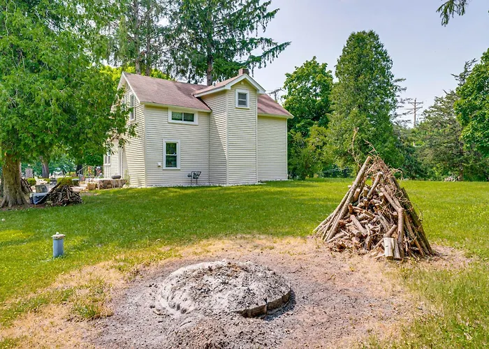 Powers Lake Home W/ Patio - 9 Mi To Lake Geneva!
