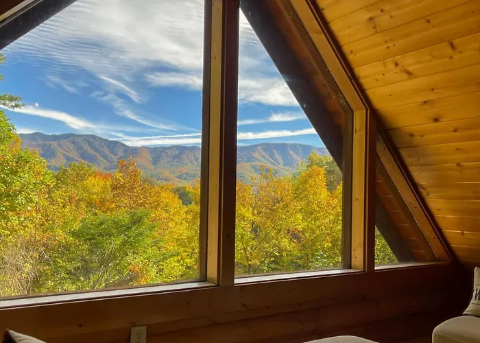 Cozy Cabin - Beautiful Mountain Views, Hot Tub + Pool Table