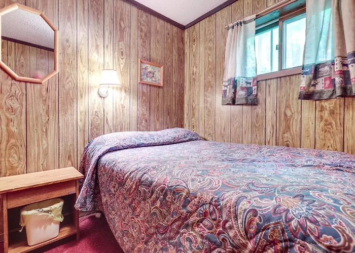 Outdoor Lover'S Paradise: Slopeside Cabin!