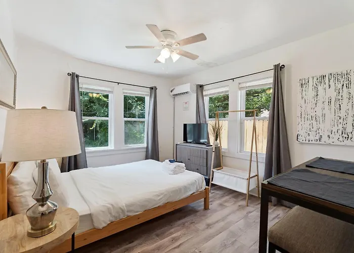 2Br Apt 3 Mins Paseo Arts District