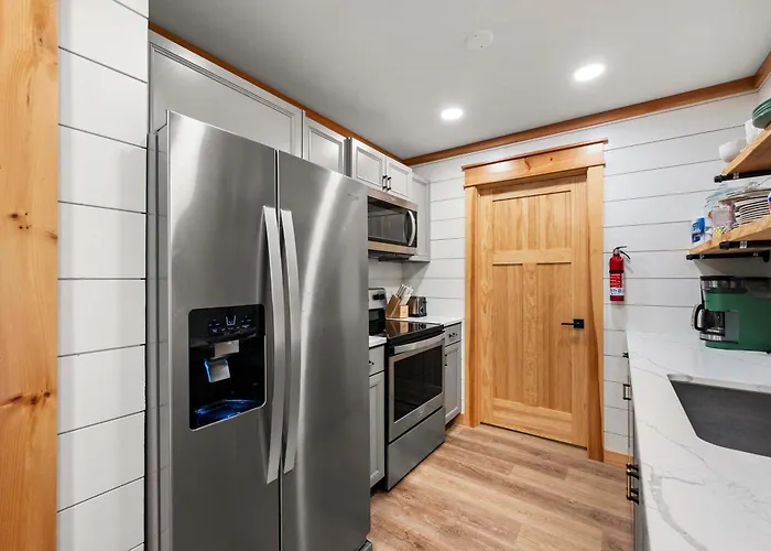 Renovated Ski In Out Condo King Bed Patio Grill