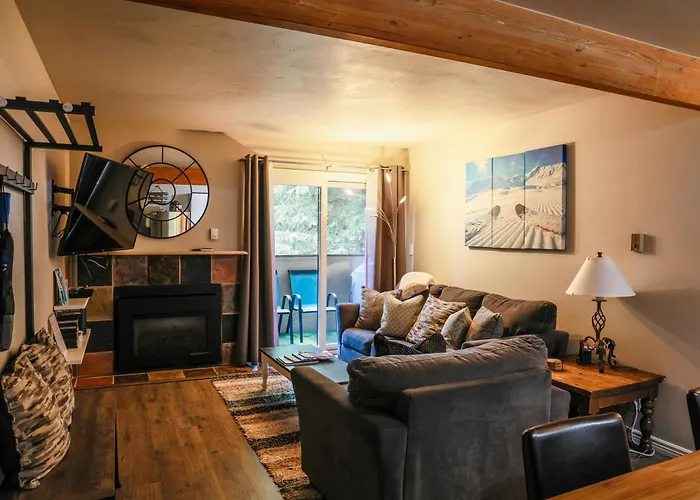 Renovated Condo Steps From Beaver Creek Shuttle