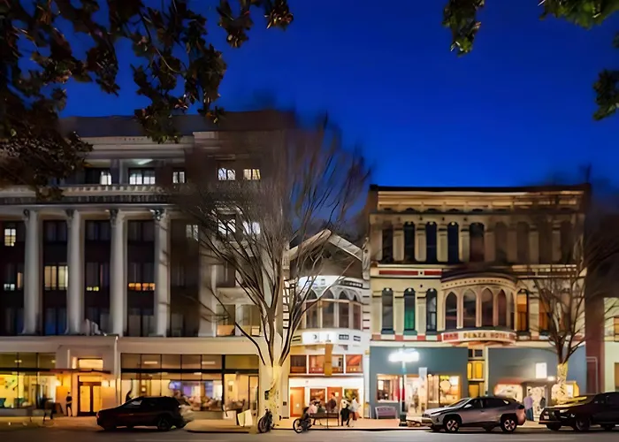 The Kodiak-Walk To Oaklawn & Bathhouses Downtown Hot Springs