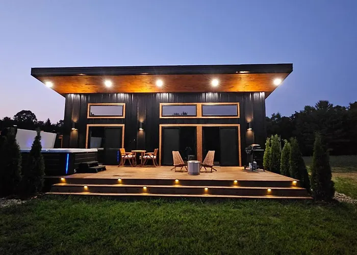 The Mysa - Couples Retreat, Luxe, Sauna, Hot Tub