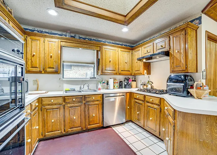 Pet-Friendly Home W/ Pool - 8 Mi To Central Plano!