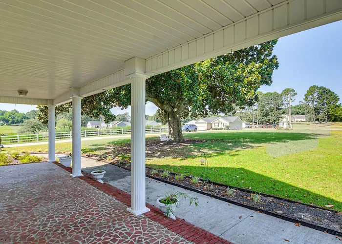 78-Acre Retreat Near Campbell U: Fish, Play, Relax