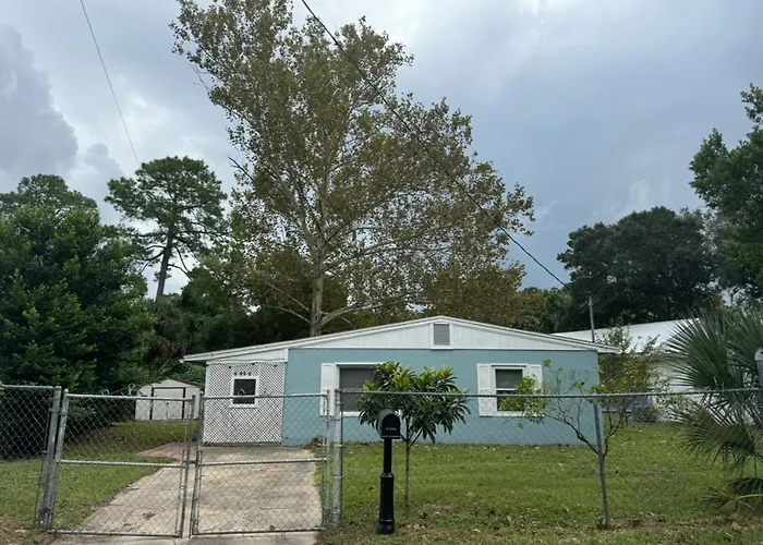 2 Cozy Bedroom With Huge Yard