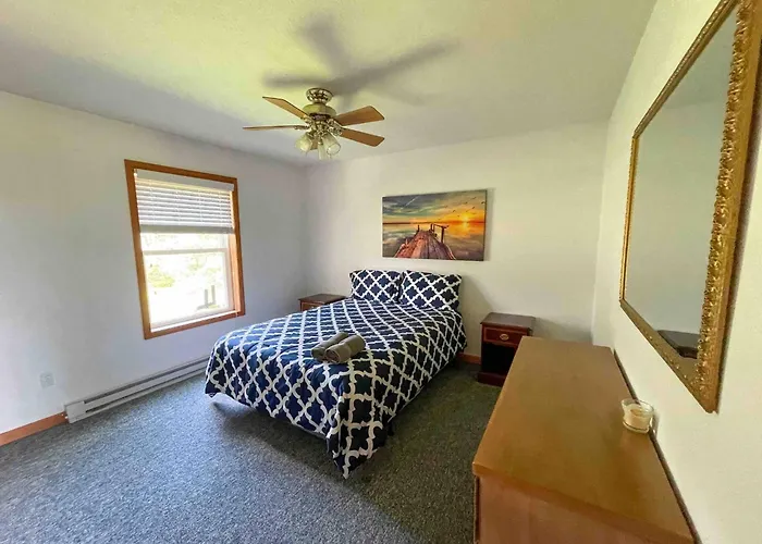 9Br Lake Fr Volley Ball/Hot Tub