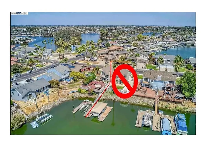 Waterfront Sleeps 6 Near Marina With Hot Tub