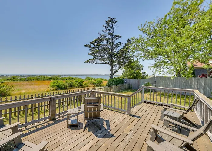 5 Mi To Provincetown! Water-View Beach House