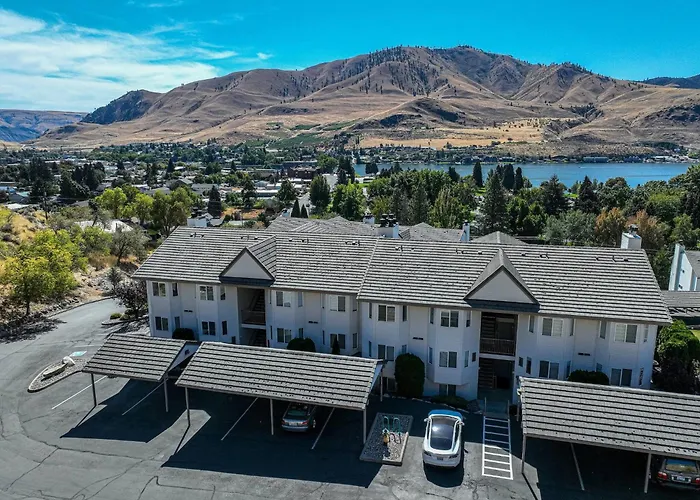 Condo In Chelan - Mountain Views