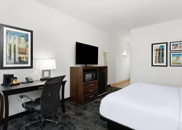 La Quinta By Wyndham Columbus - Edinburgh