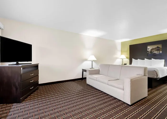 Super 8 By Wyndham La Crosse