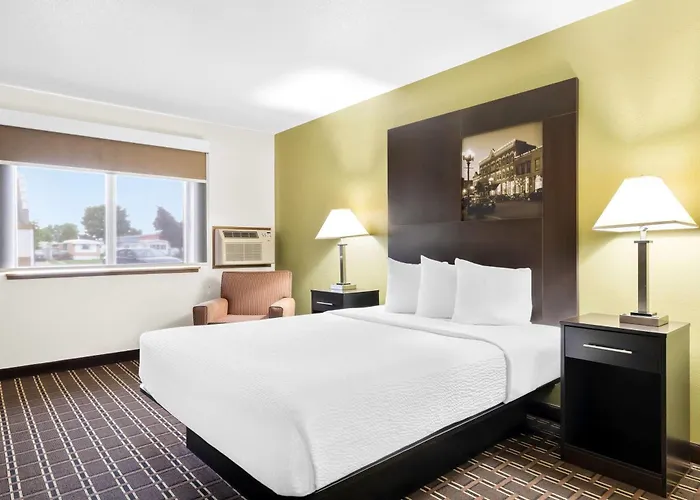 Super 8 By Wyndham La Crosse