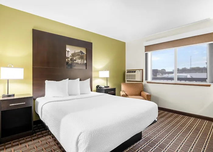 Super 8 By Wyndham La Crosse