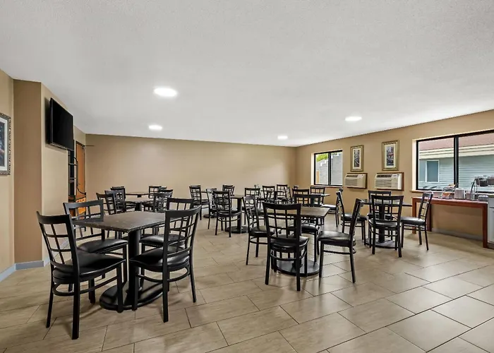 Super 8 By Wyndham La Crosse