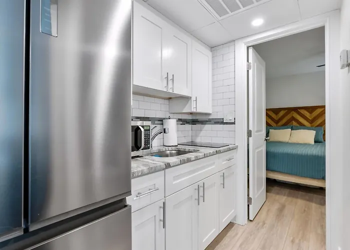 A Shore Thing: Modern 1 Bedroom Condo