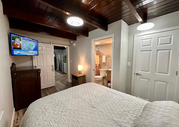 Cottage 35, Heron Hideaway - Dora Canal Court - A Downtown, Waterfront Community