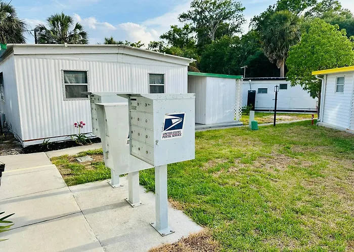 Cottage 31, Hibiscus Hut - Dora Canal Court - A Downtown, Waterfront Community