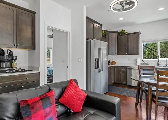 Chimney Rock Suite - Unit C - Red Rock Retreat