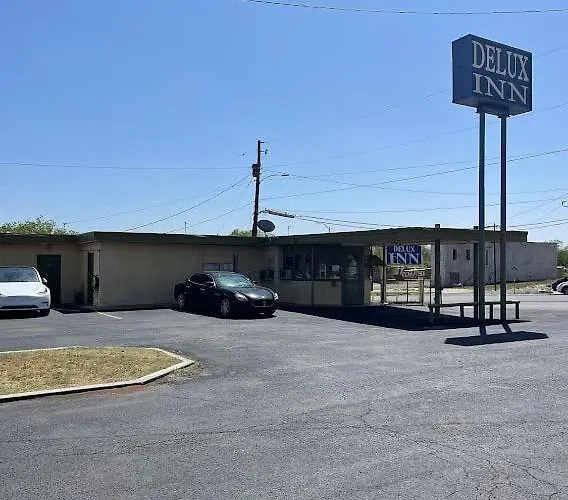Delux Inn