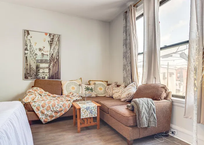 Walkable Apt In York St Historic District