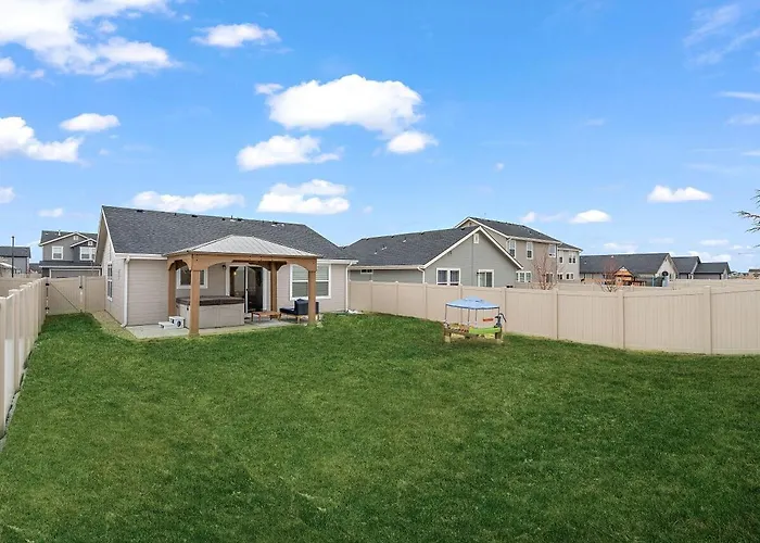 Heart Of Nampa-Hot Tub-Fenced Yard-Full Kitchen