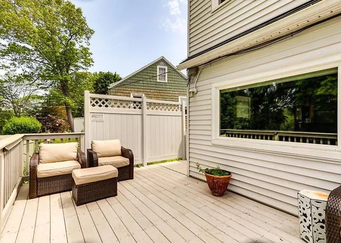 Lakefront Cottage 2 Mi To Palladium In Worcester!