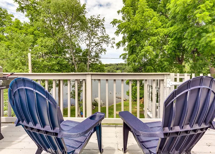 Lakefront Cottage 2 Mi To Palladium In Worcester!