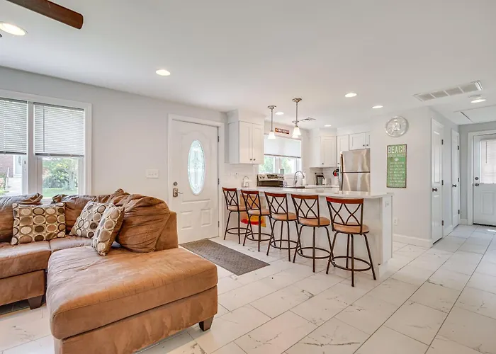 Family Retreat In Old Lyme Gated Miami Beach