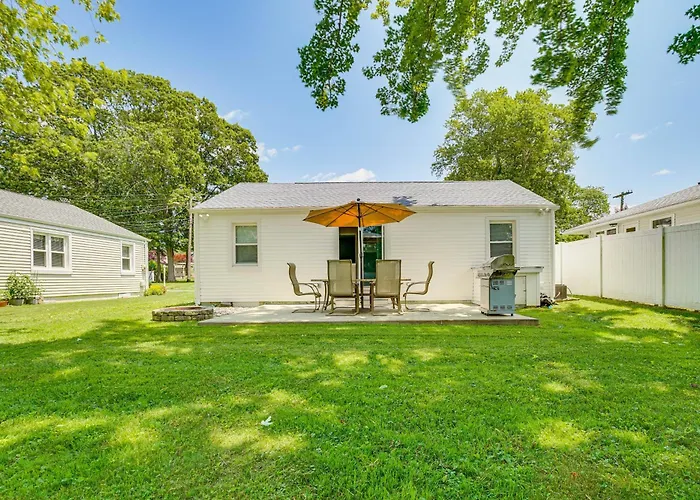 Family Retreat In Old Lyme Gated Miami Beach