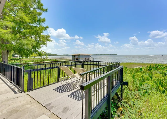 Family Home W/ Stunning Water Views In Tavares!