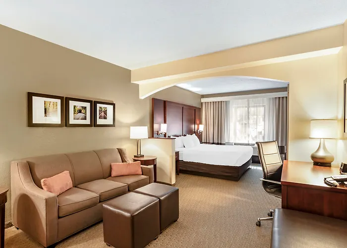 Comfort Suites State College Near Penn State - Steps Away From Psu!