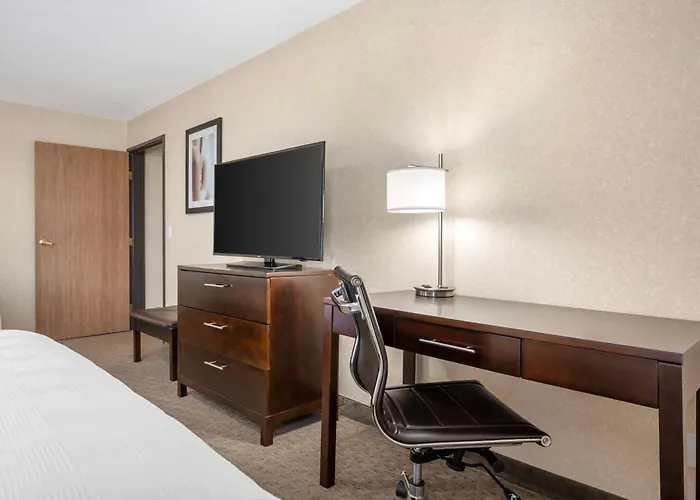 Best Western Plus Howe Inn
