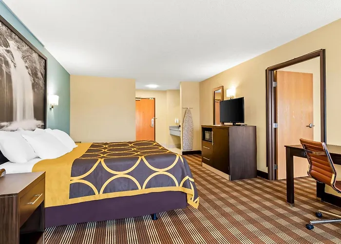 Super 8 By Wyndham Osseo Wi
