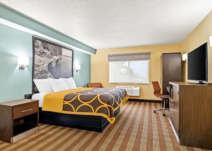 Super 8 By Wyndham Osseo Wi