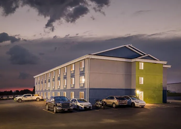 Super 8 By Wyndham Osseo Wi