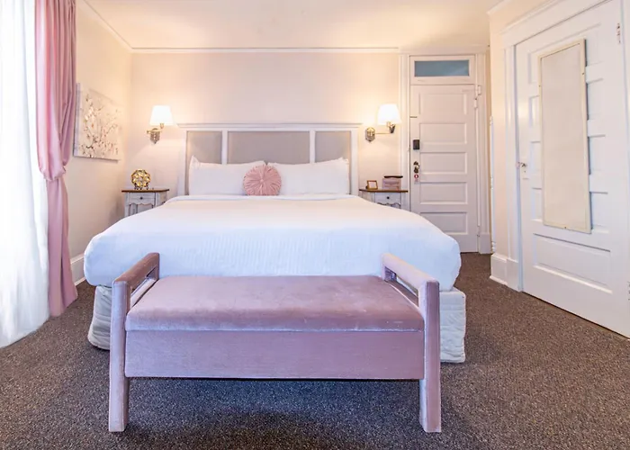 Inn On Charlotte Boutique Hotel