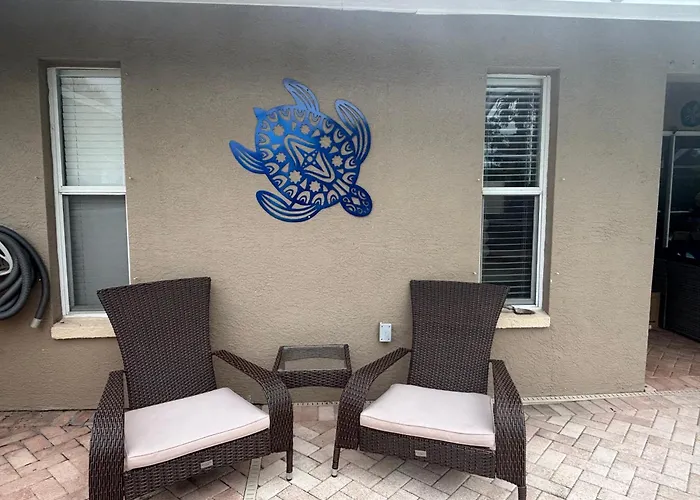 Marco Island Retreat- Close To Beach !