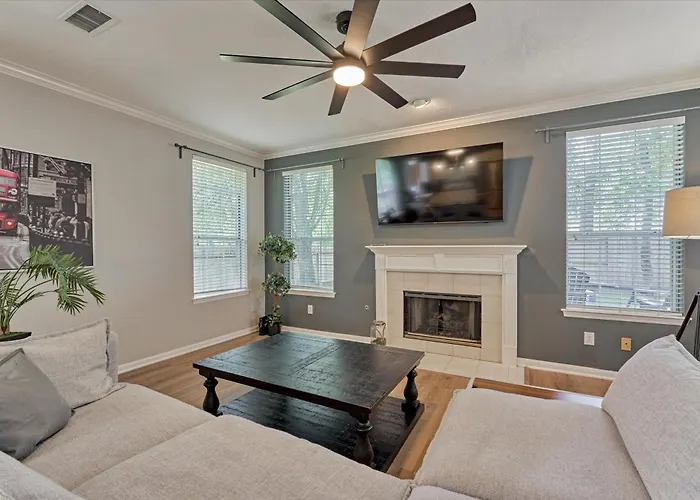 The Woodlands 3Br 1-Story Retreat W Open Kitchen, Grill, And Baby Friendly