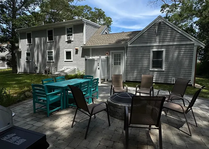 Spacious Renovated In Historic Sandwich