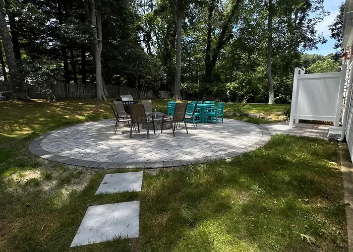 Spacious Renovated In Historic Sandwich
