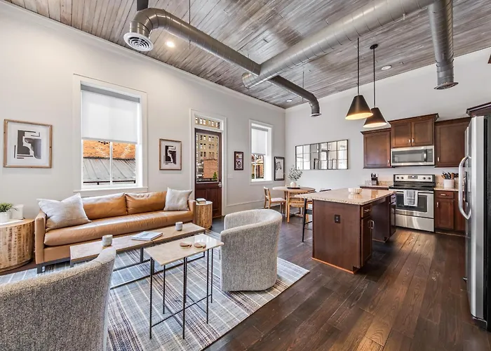 Quiet Downtown Loft - Walk To Dining And Coffee