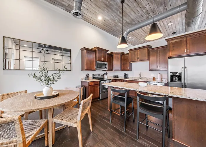 Quiet Downtown Loft - Walk To Dining And Coffee