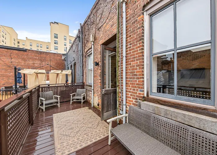Quiet Downtown Loft - Walk To Dining And Coffee